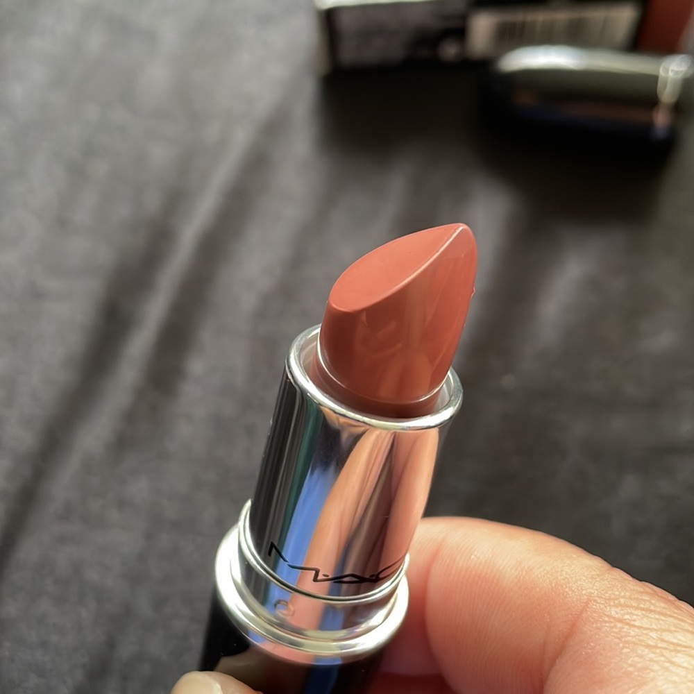 Lustreglass lipstick - hug me - Picture 2 of 7